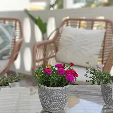 To The Διαμέρισμα *